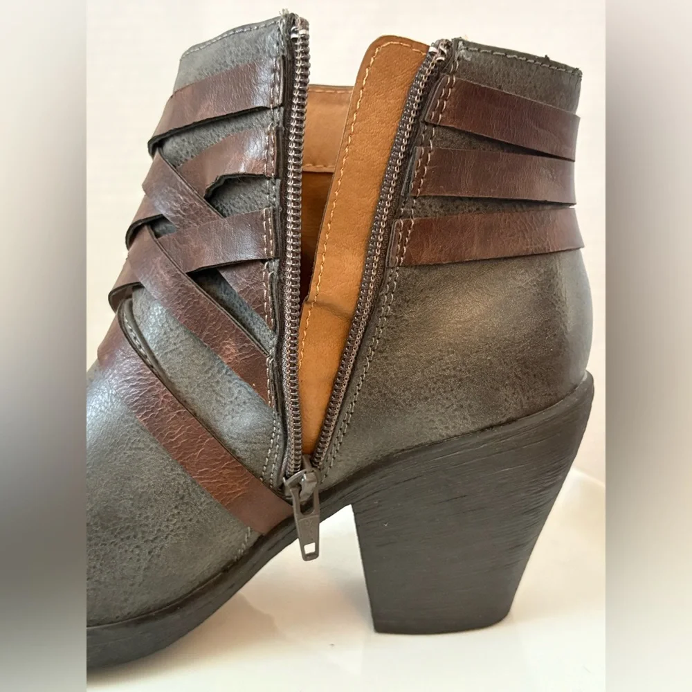 Women’s EuroSoft by Sofft Phoebe Buckle Ankle Booties size 7